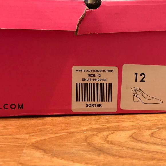 Betsey Johnson Leopard Pointed Toe Cylinder Heel - Picture 4 of 5